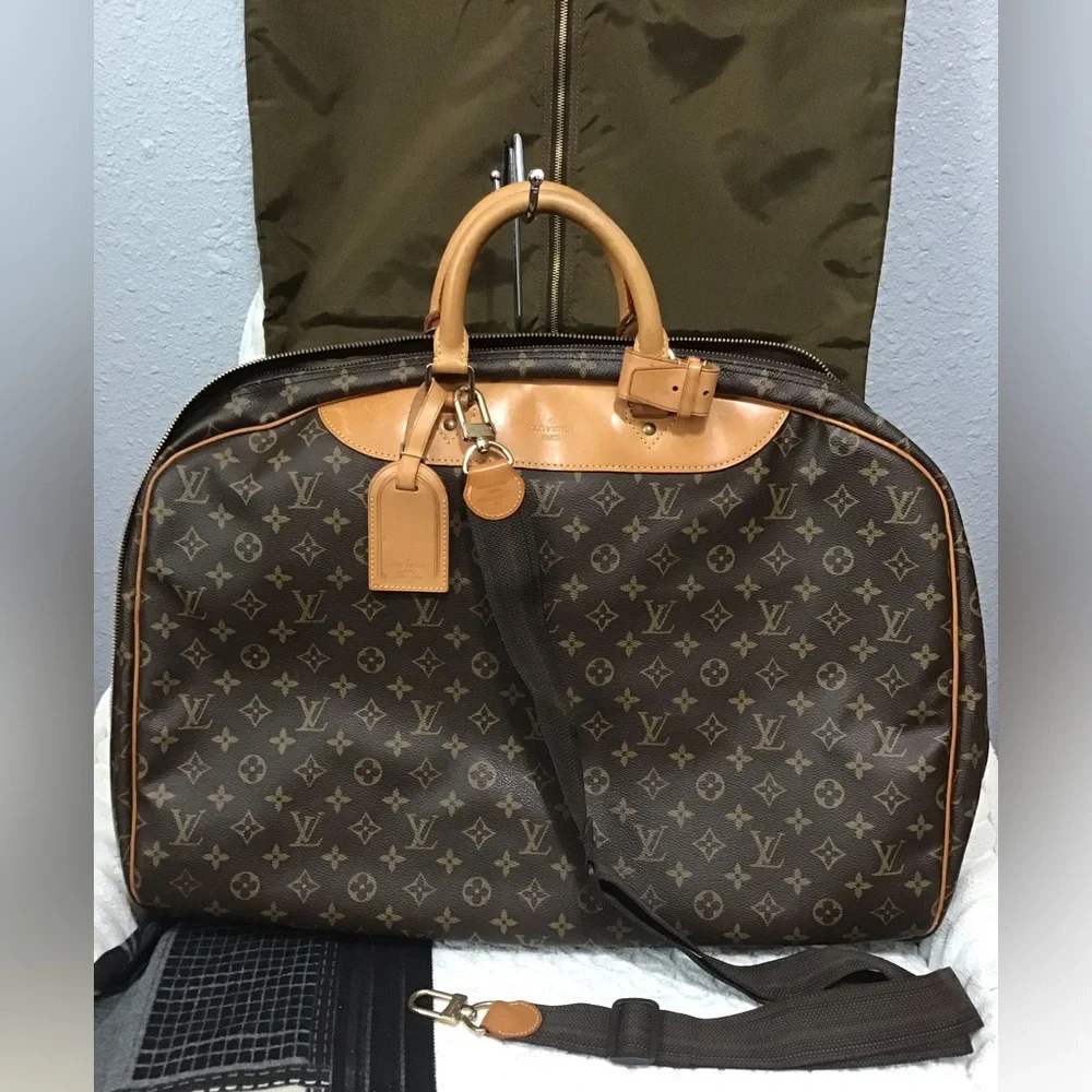 Louis Vuitton Bag - Picture 1 of 16
